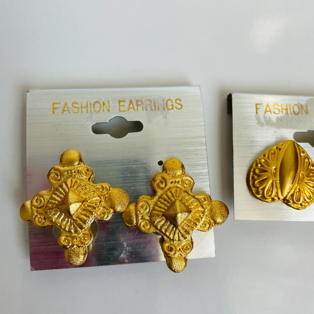 Vintage Matte Gold Clip On Costume Earrings Hearts/Cross Etruscan Style Lot of 2 - Picture 3 of 4